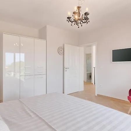 Mokka - Perfekt Ausgestattete In Hervorragender Lage Villa Pula