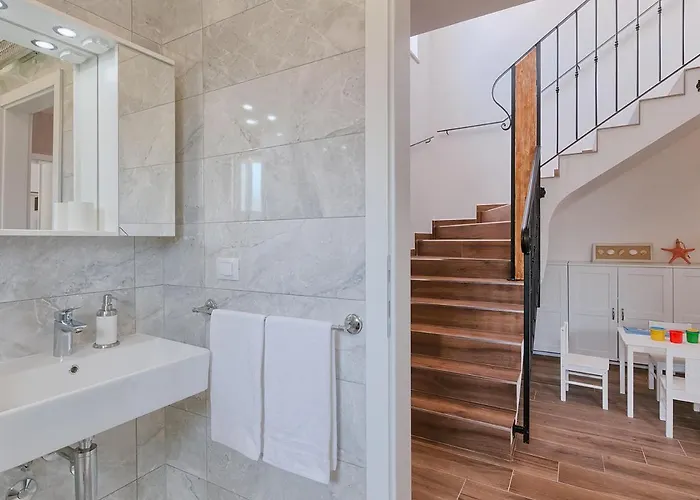 Mokka - Perfekt Ausgestattete In Hervorragender Lage