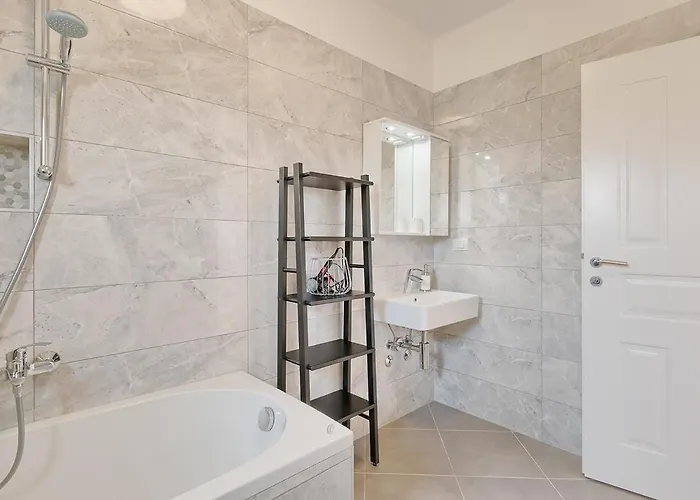 Mokka - Perfekt Ausgestattete In Hervorragender Lage Villa Pula